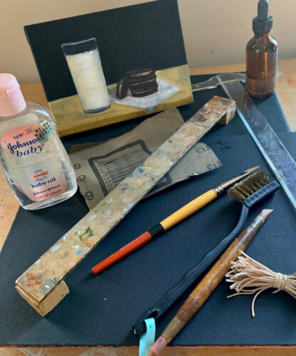 A painting tools on a table.
